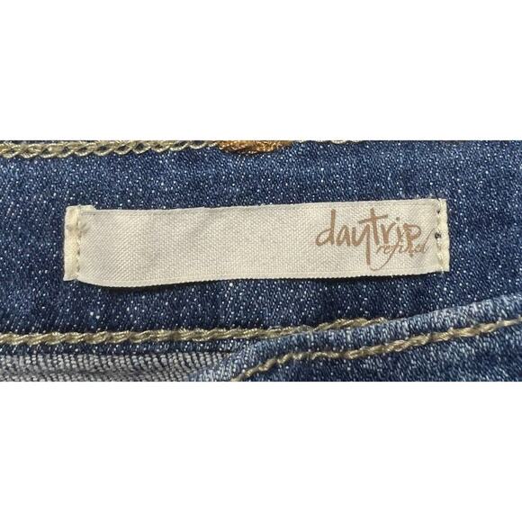 Daytrip Women's Virgo Skinny Distressed Denim Cut Off Shorts - Size 26x2.5 - Picture 3 of 5